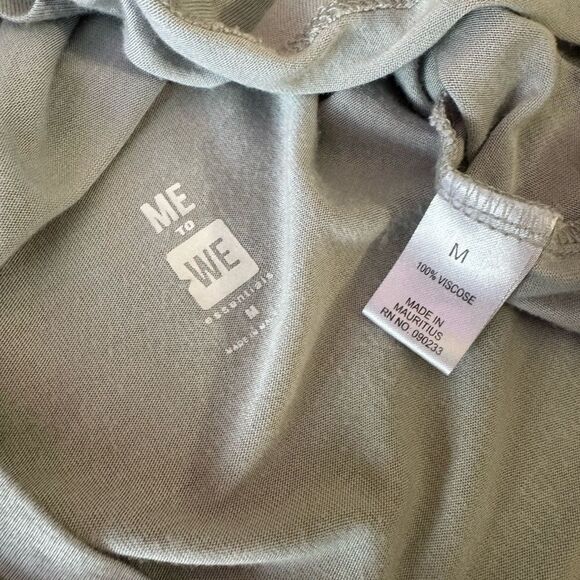 Me to We Women's Knotted Crop Tank Top in Light Gray Size Medium - Picture 5 of 5